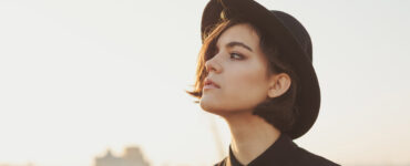 Brunette woman in hat